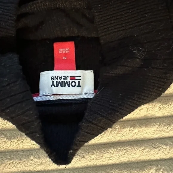 Tommy Hilfiger crop top - Picture 2 of 2